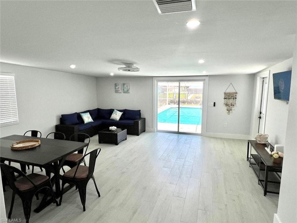 12511 Davis BLVD, FORT MYERS FL 33905-18