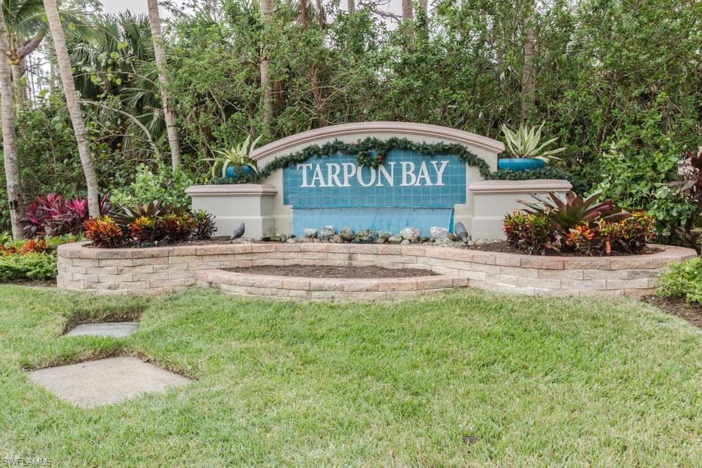 1886 Tarpon Bay DR S # 301, NAPLES FL 34119-1