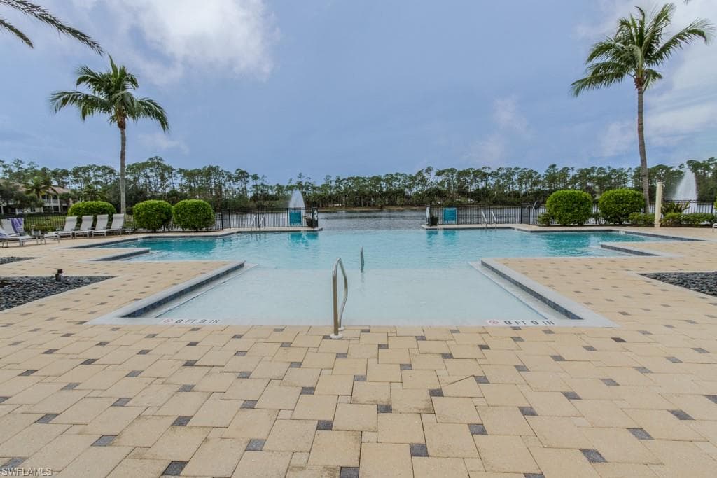 1886 Tarpon Bay DR S # 301, NAPLES FL 34119-21