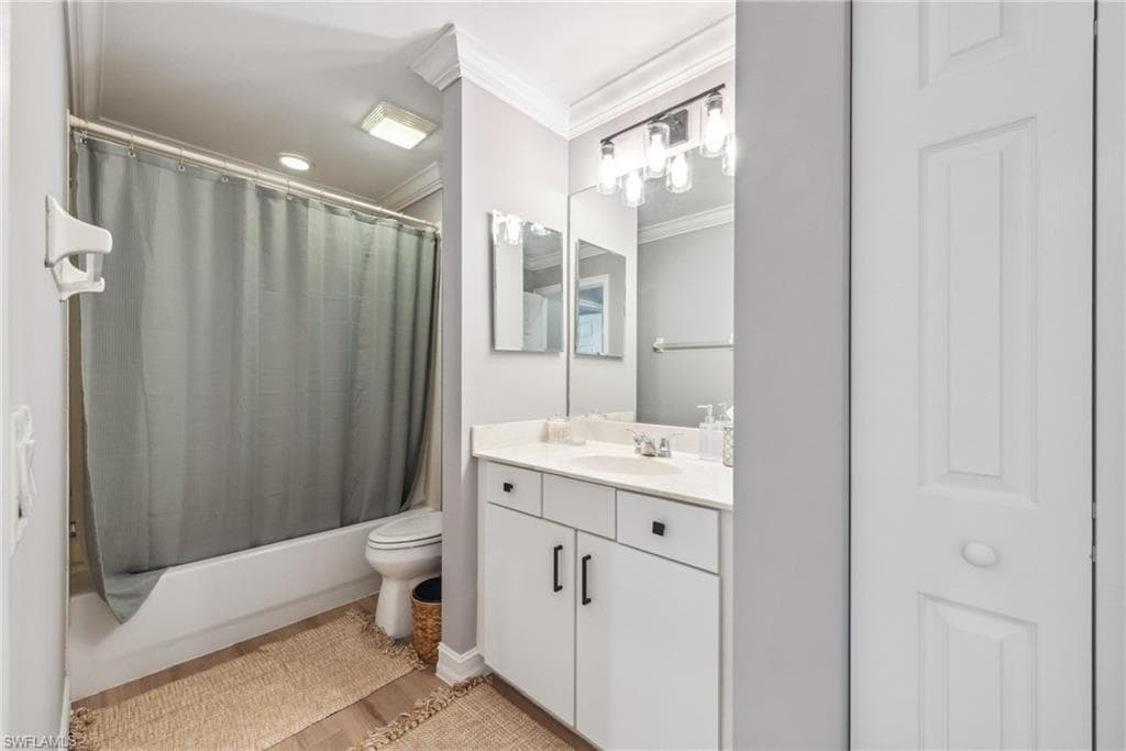 1886 Tarpon Bay DR S # 301, NAPLES FL 34119-8