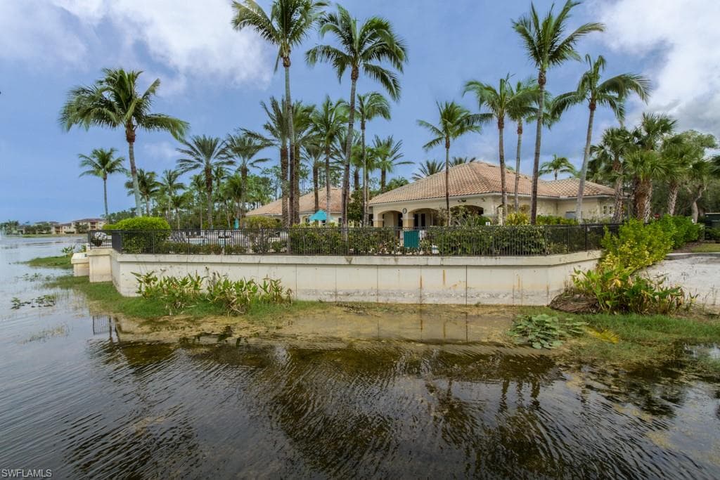 1886 Tarpon Bay DR S # 301, NAPLES FL 34119-18