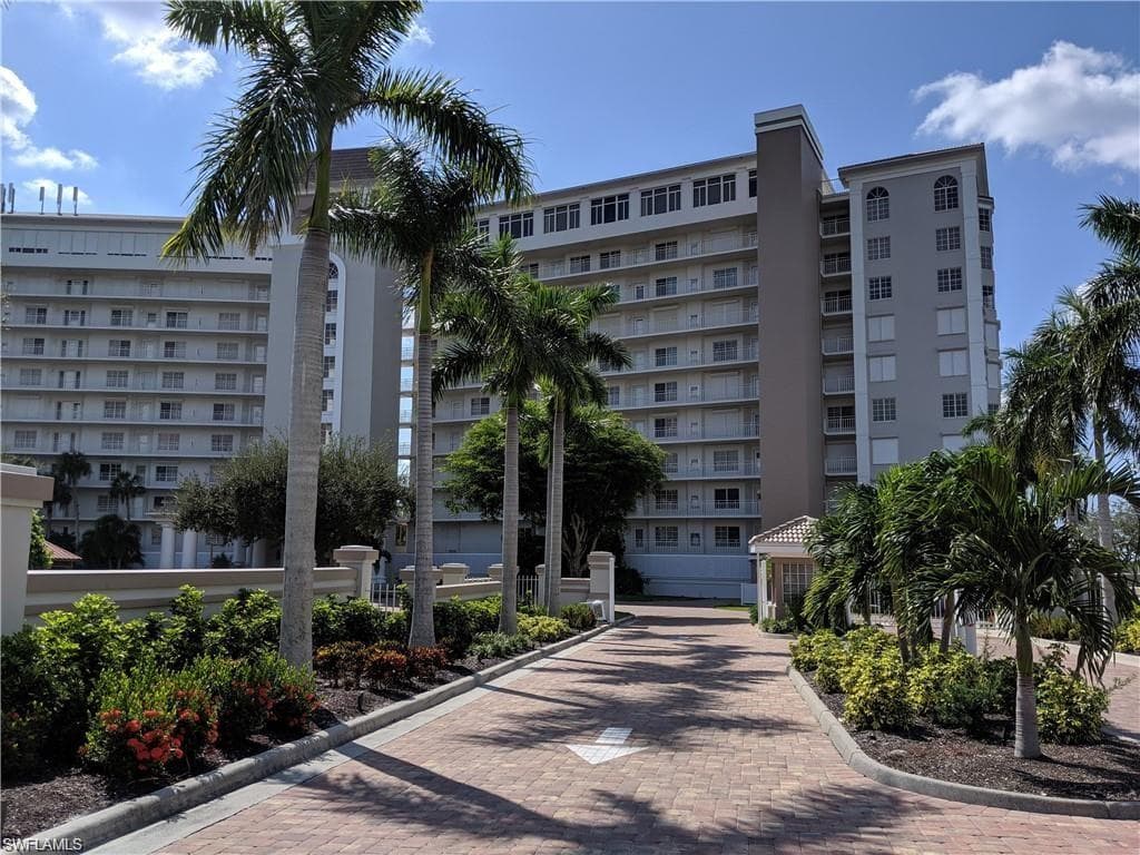 13105 Vanderbilt DR # 405, NAPLES FL 34110-31