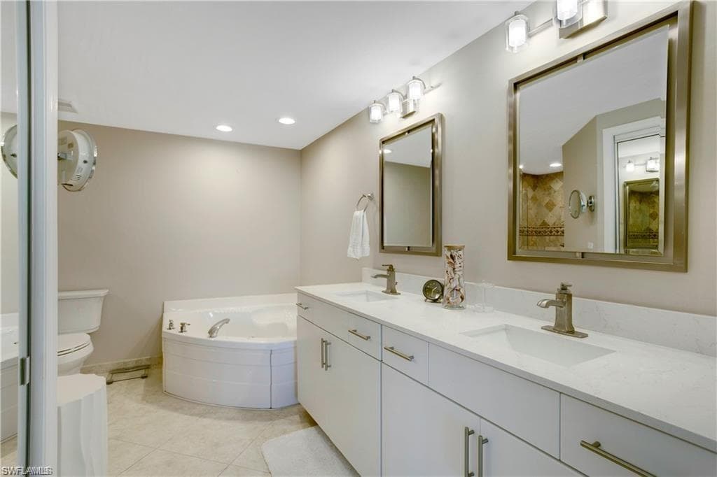 13105 Vanderbilt DR # 405, NAPLES FL 34110-23