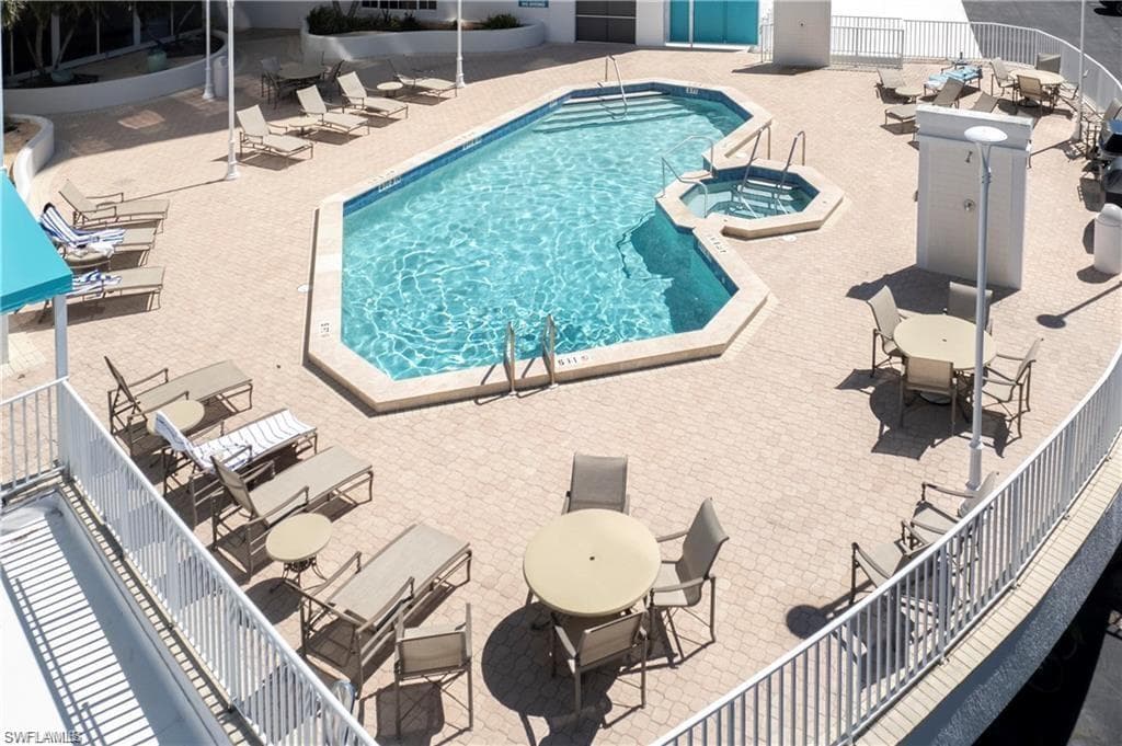 13105 Vanderbilt DR # 405, NAPLES FL 34110-36