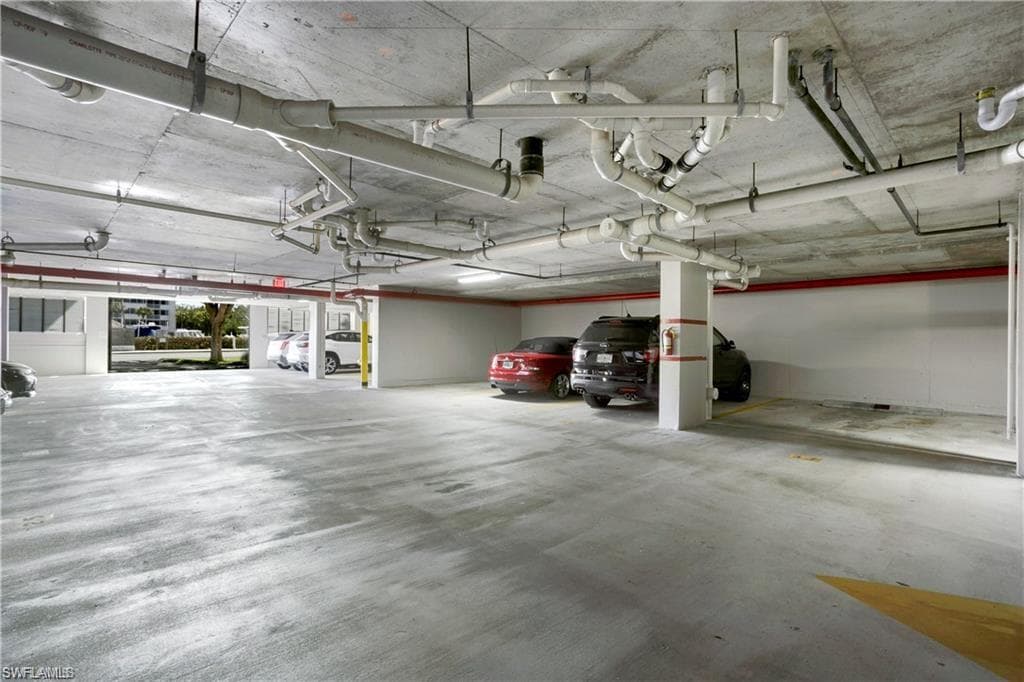 13105 Vanderbilt DR # 405, NAPLES FL 34110-39