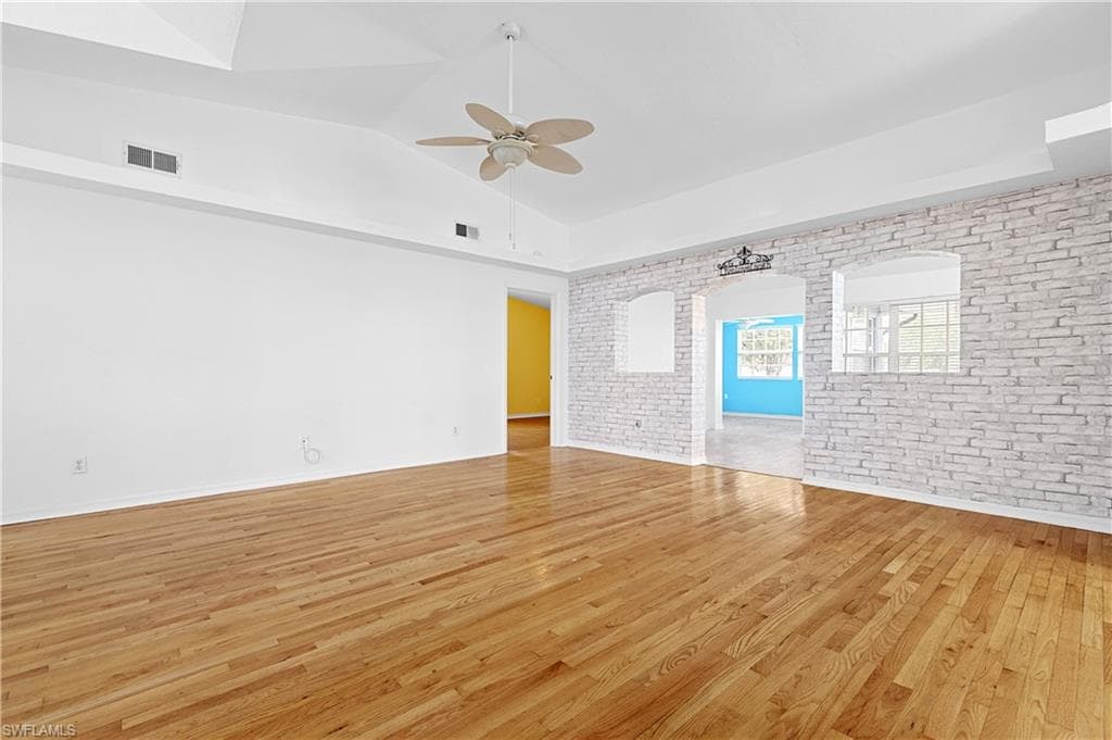 3319 Clubview DR, NORTH FORT MYERS FL 33917-5