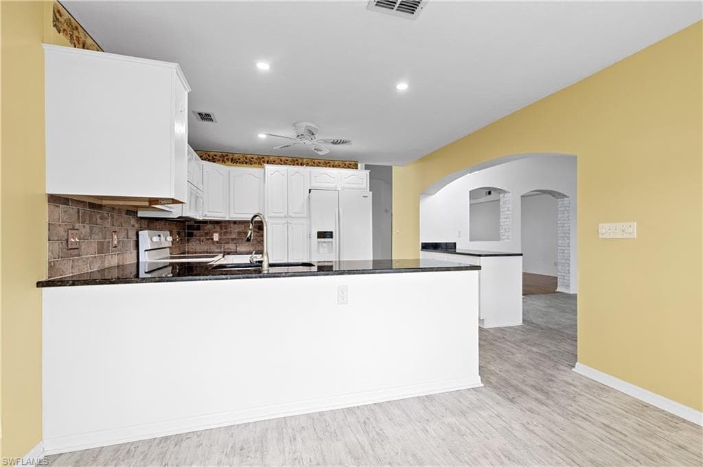 3319 Clubview DR, NORTH FORT MYERS FL 33917-11