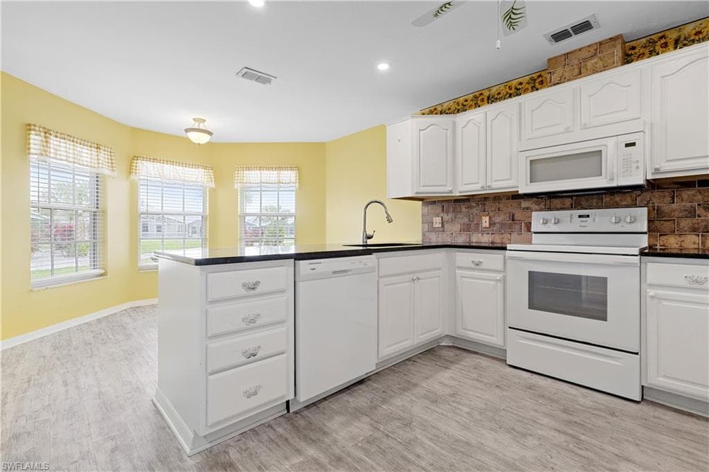 3319 Clubview DR, NORTH FORT MYERS FL 33917-6