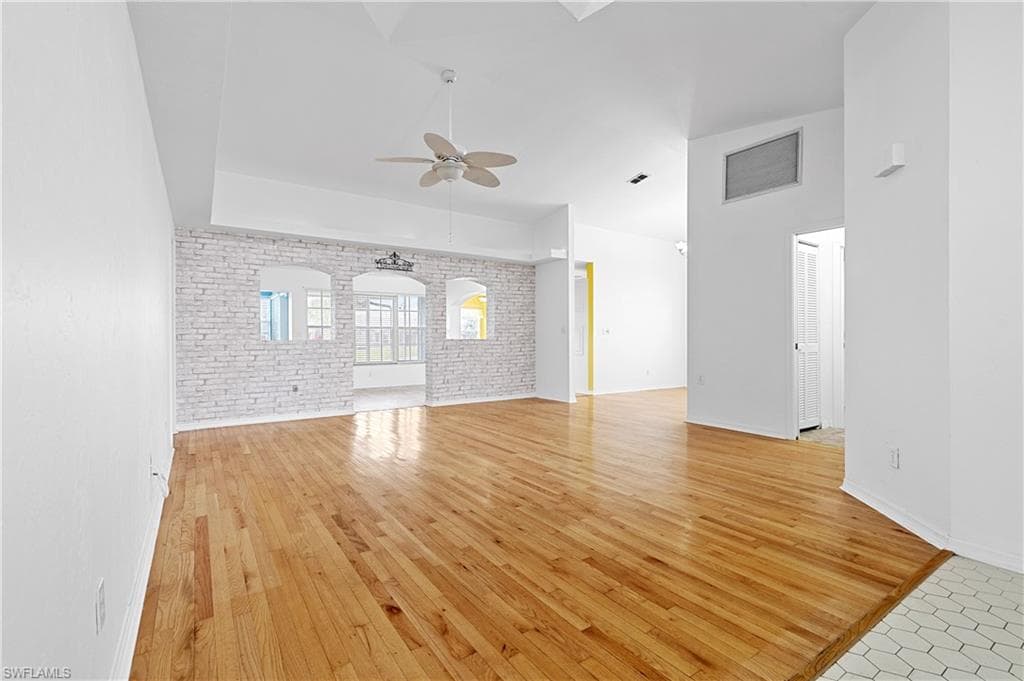 3319 Clubview DR, NORTH FORT MYERS FL 33917-4