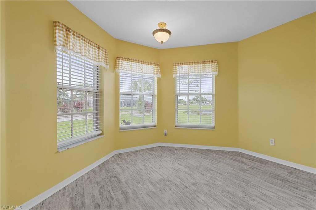 3319 Clubview DR, NORTH FORT MYERS FL 33917-18