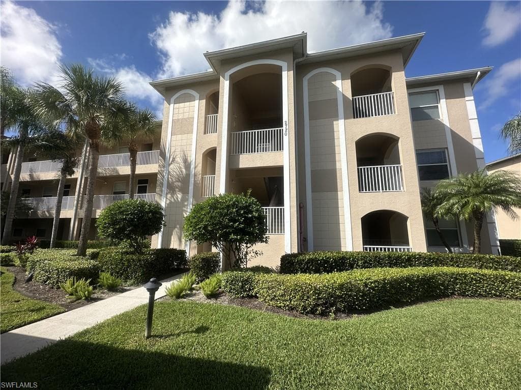 2720 Cypress Trace CIR # 2928, NAPLES FL 34119-26