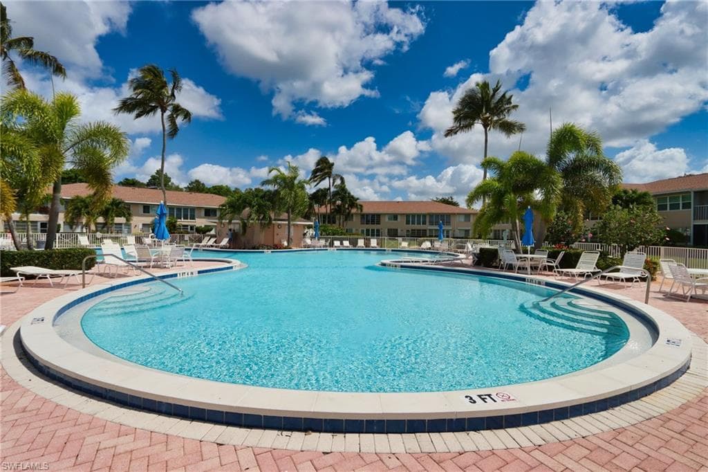 118 Palm DR # 8, NAPLES FL 34112-17