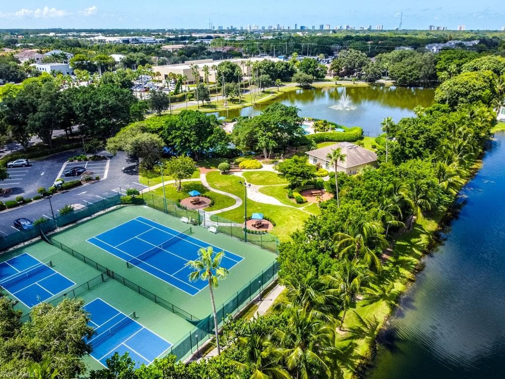 6600 Ilex CIR, NAPLES FL 34109-5