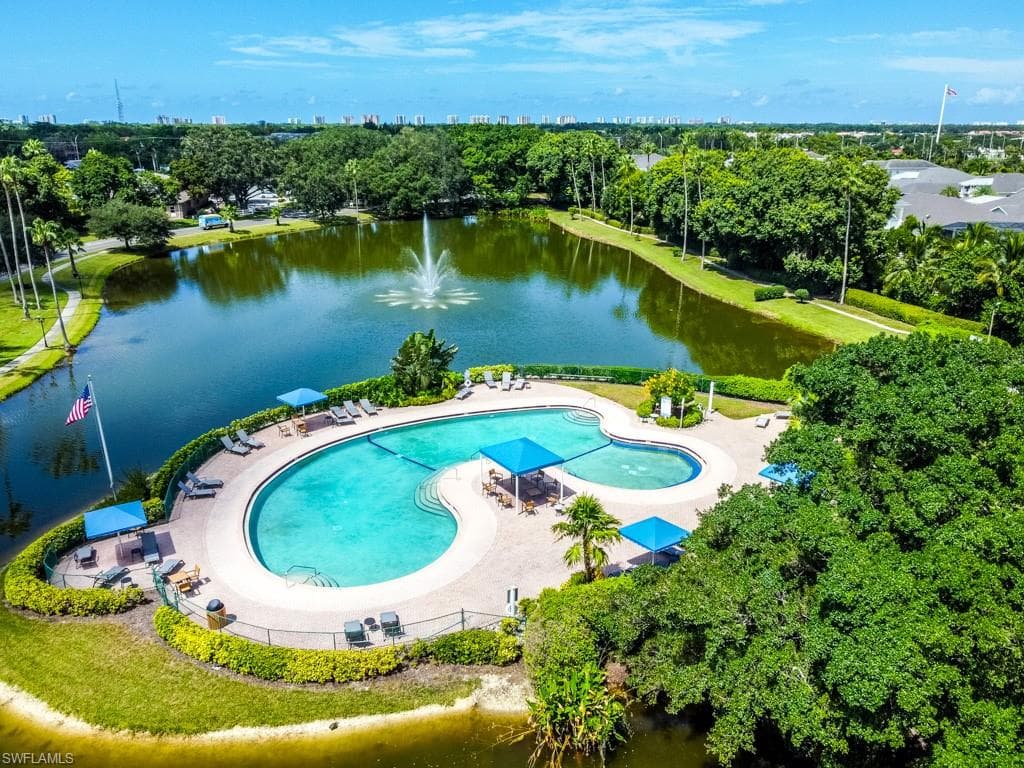 6600 Ilex CIR, NAPLES FL 34109-4