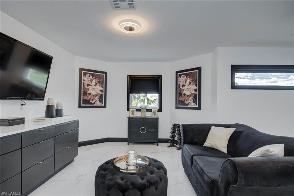 11908 King James CT, CAPE CORAL FL 33991-20