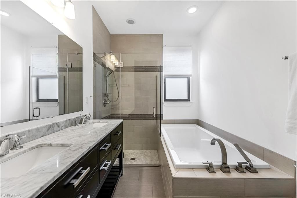 1140 Jeronimo DR, NAPLES FL 34103-14