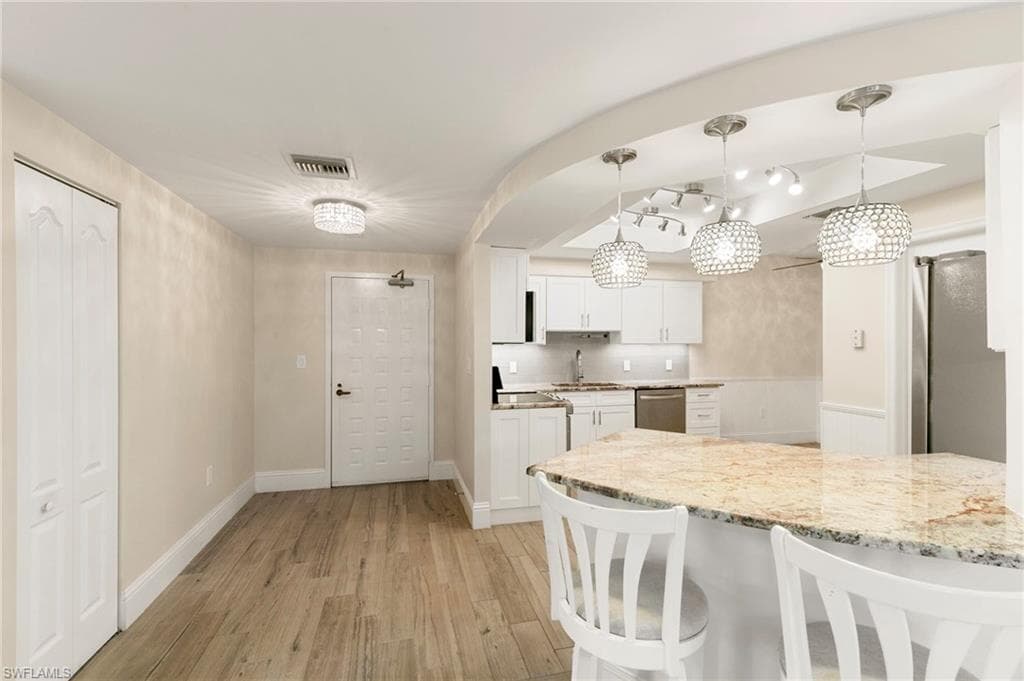 961 Collier CT # 107, MARCO ISLAND FL 34145-1