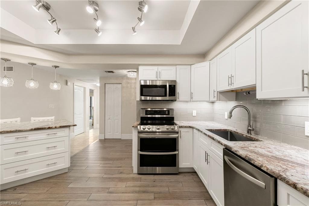 961 Collier CT # 107, MARCO ISLAND FL 34145-5