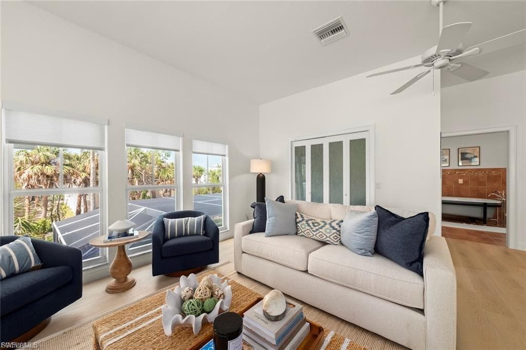 1163 Seagrape LN, SANIBEL FL 33957-33