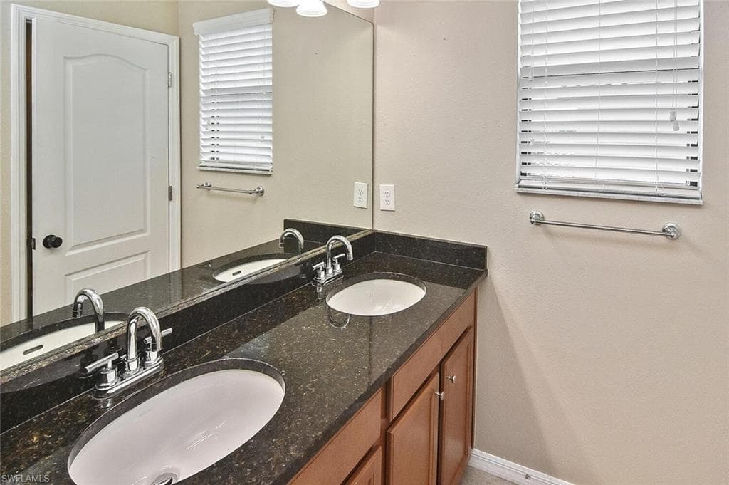 2738 Via Piazza LOOP, FORT MYERS FL 33905-32