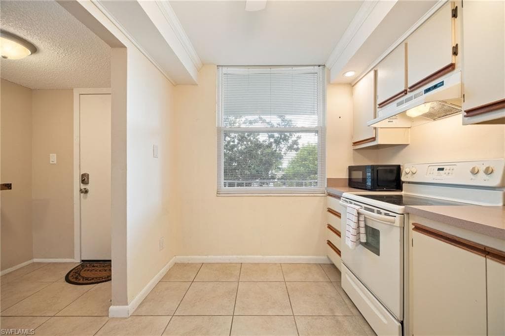 5959 Winkler RD # 218, FORT MYERS FL 33919-13