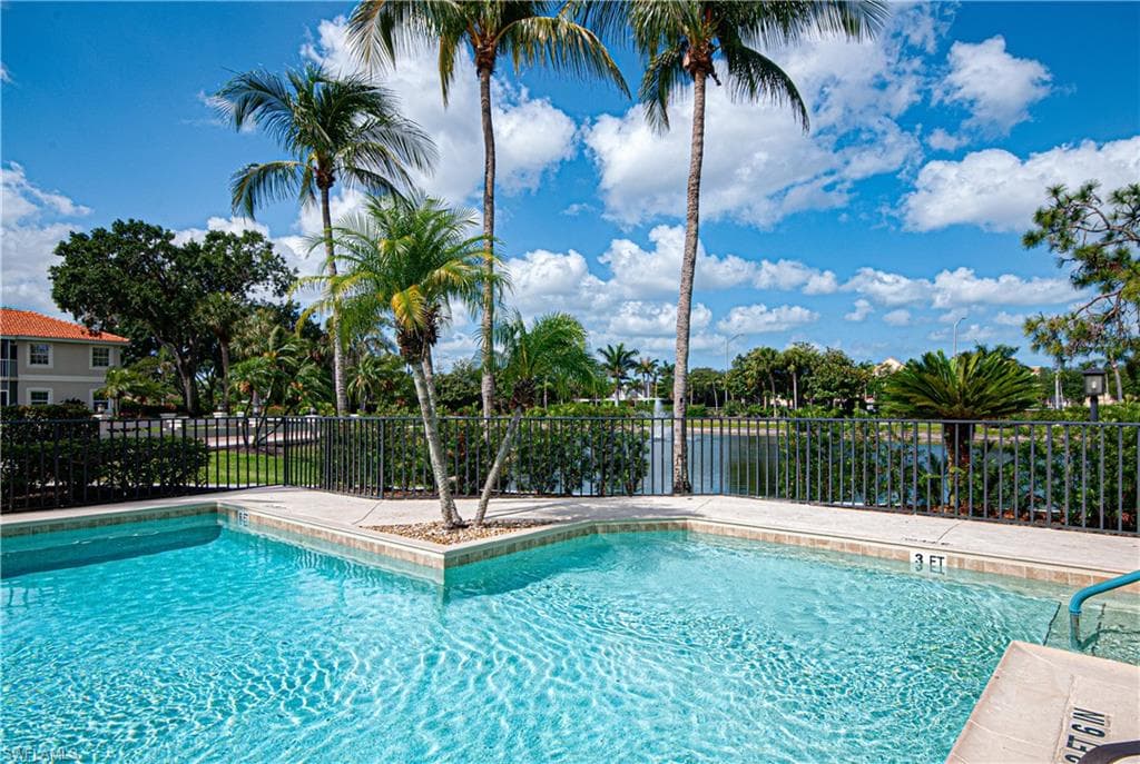 2440 Old Groves RD # C201, NAPLES FL 34109-26