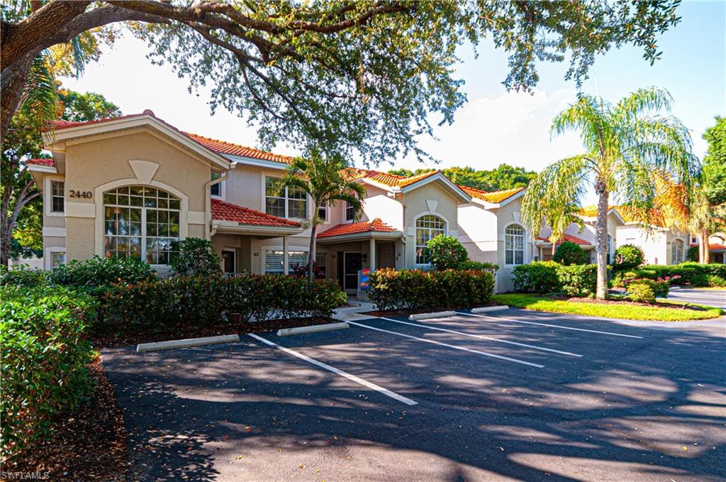 2440 Old Groves RD # C201, NAPLES FL 34109-2