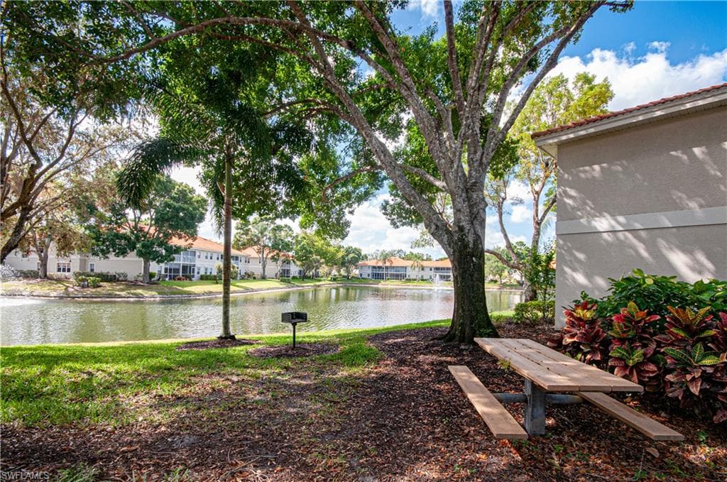 2440 Old Groves RD # C201, NAPLES FL 34109-23
