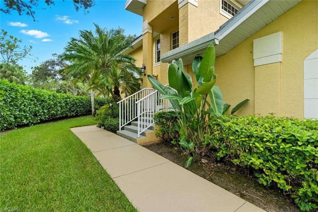 8390 Big Acorn CIR # 11C, NAPLES FL 34119-2