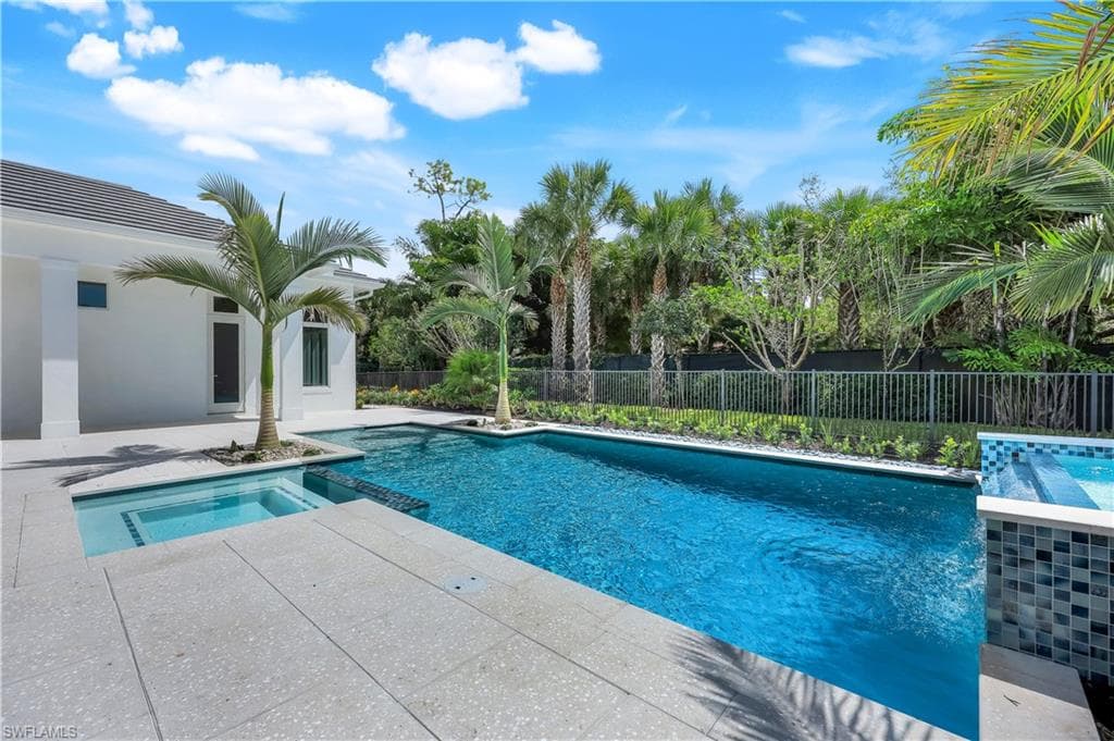 16767 Enclave CIR, NAPLES FL 34110-32