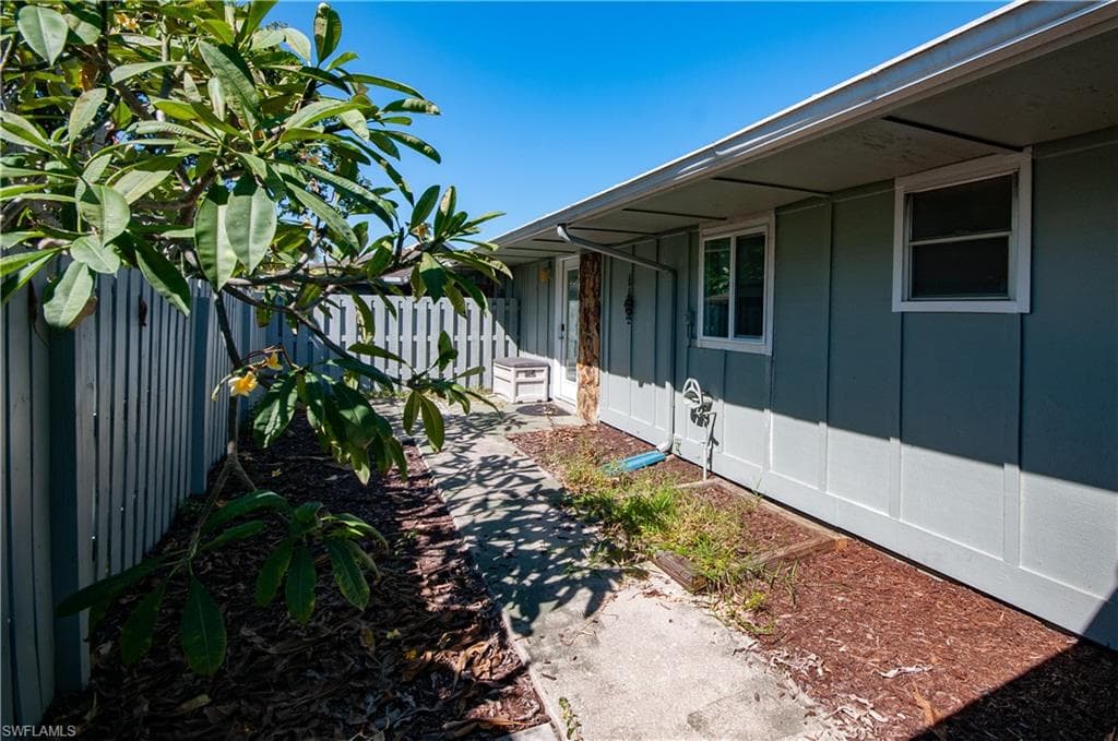 4261 Island CIR # 6, FORT MYERS FL 33919-4