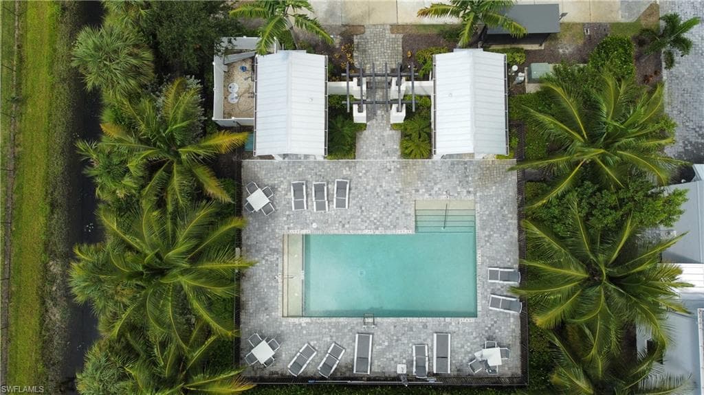 13057 Pembroke DR-32