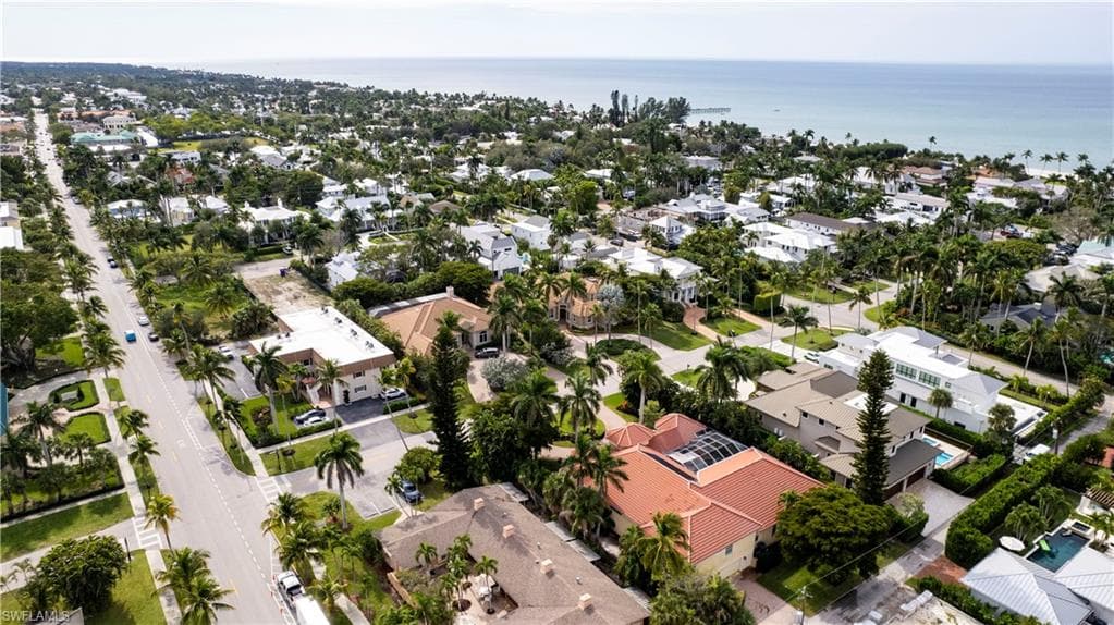 940 3rd ST S # 204, NAPLES FL 34102-1