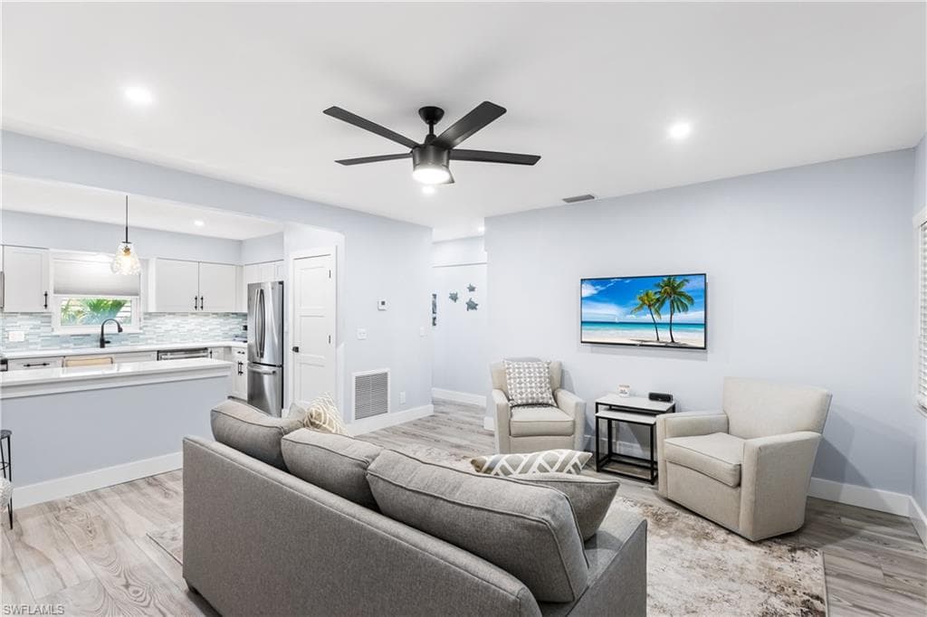 940 3rd ST S # 204, NAPLES FL 34102-5