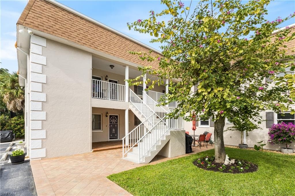 940 3rd ST S # 204, NAPLES FL 34102-15