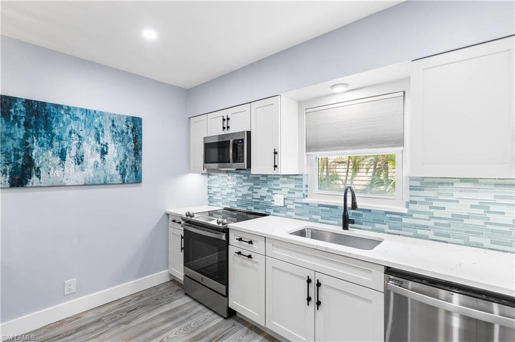 940 3rd ST S # 204, NAPLES FL 34102-4