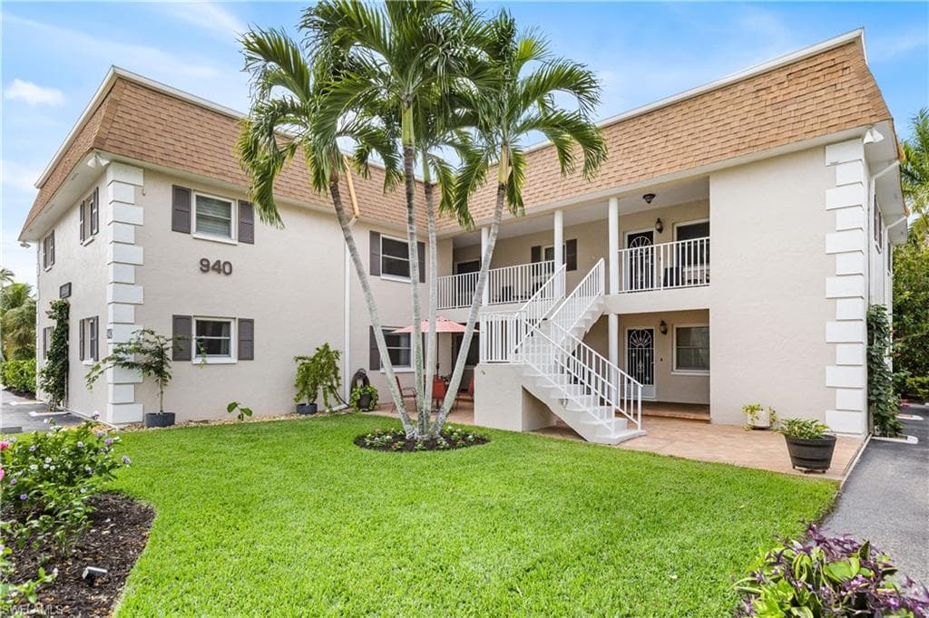 940 3rd ST S # 204, NAPLES FL 34102-20