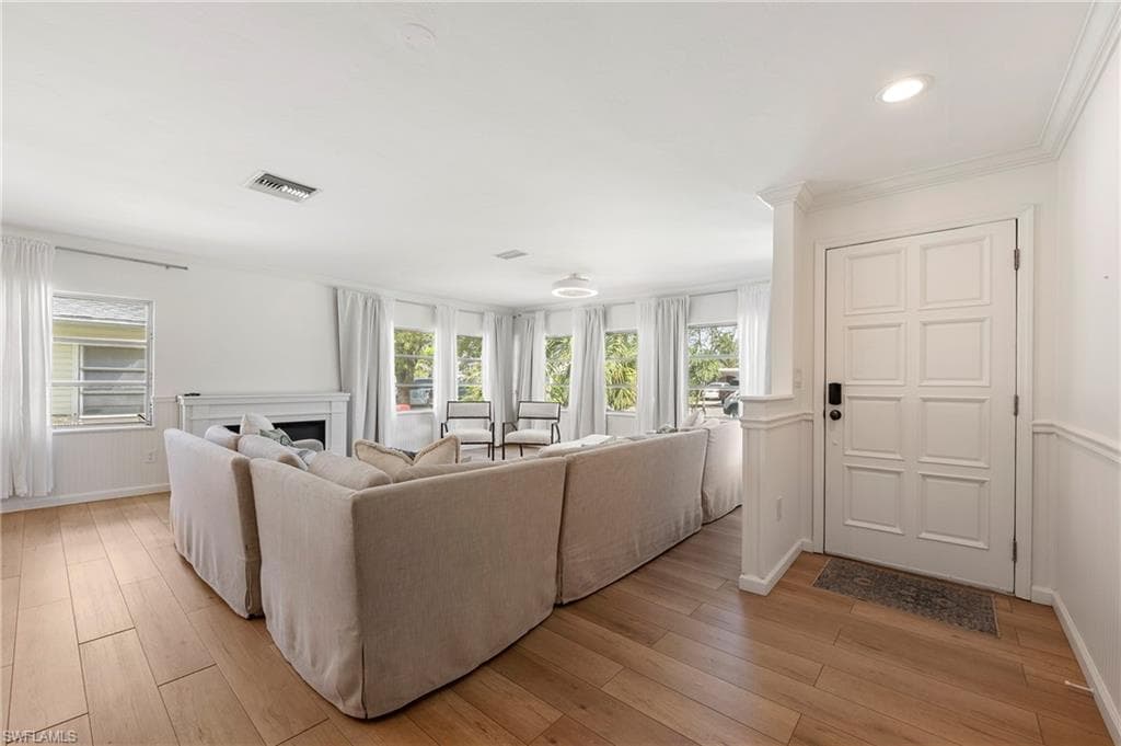 2432 Washington AVE, NAPLES FL 34112-5