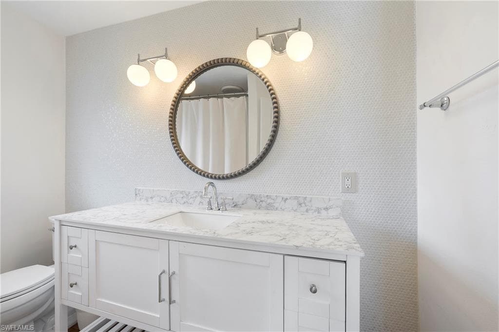 2432 Washington AVE, NAPLES FL 34112-11