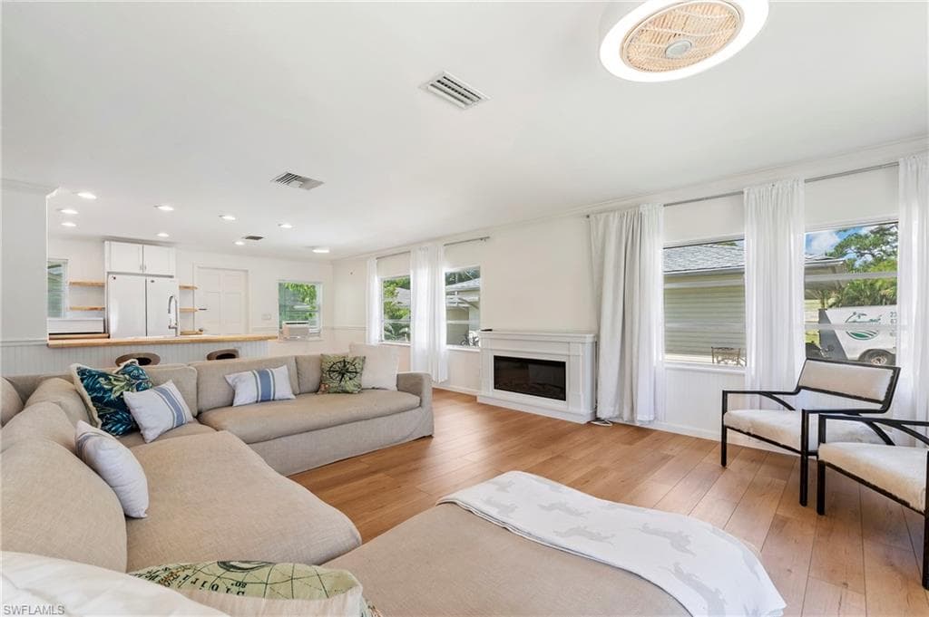 2432 Washington AVE, NAPLES FL 34112-4