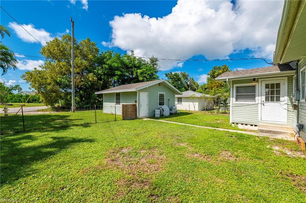 2432 Washington AVE, NAPLES FL 34112-19