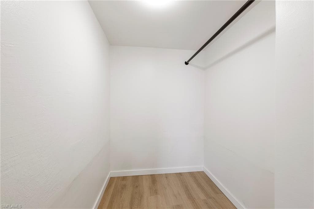 2432 Washington AVE, NAPLES FL 34112-23