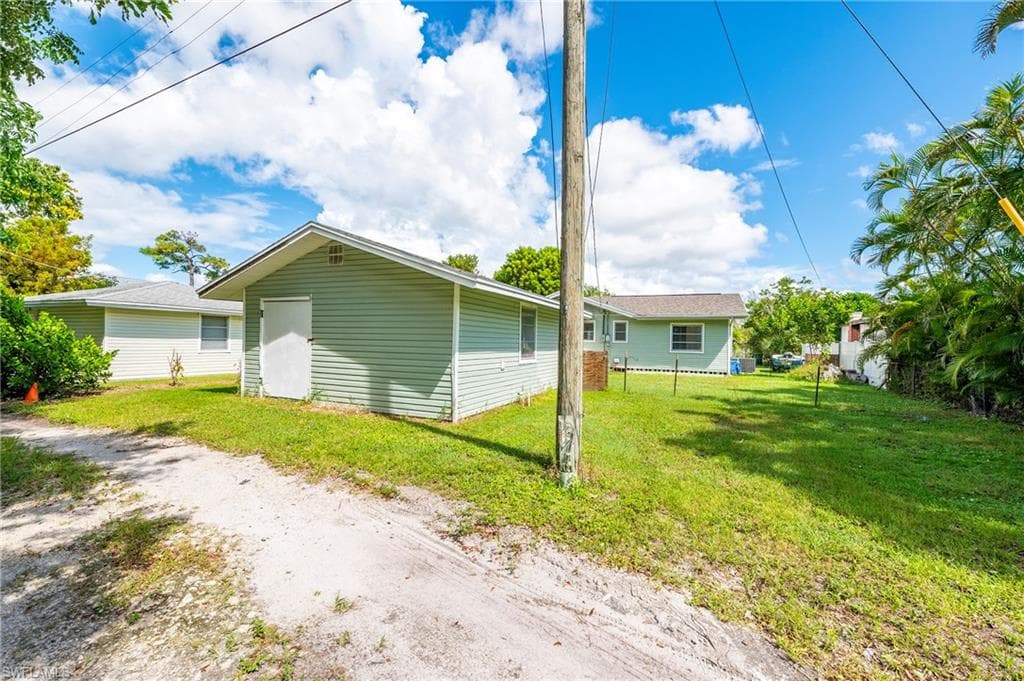 2432 Washington AVE, NAPLES FL 34112-17