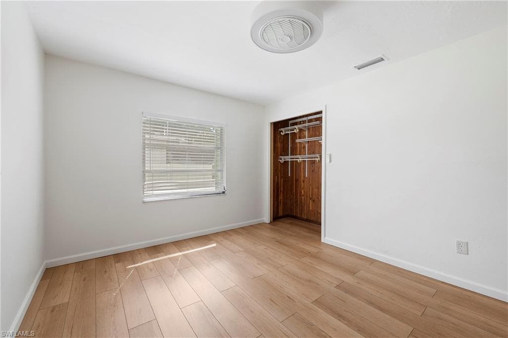 2432 Washington AVE, NAPLES FL 34112-14