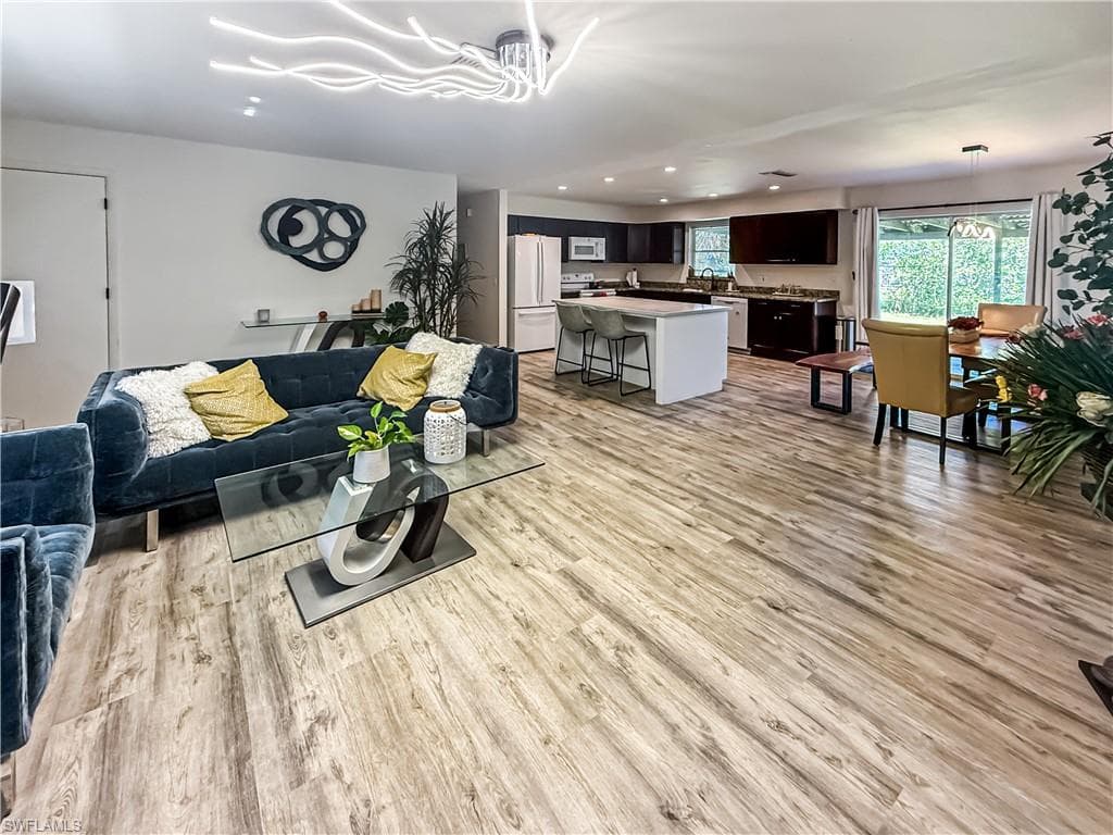 2355 Ivy AVE, FORT MYERS FL 33907-7