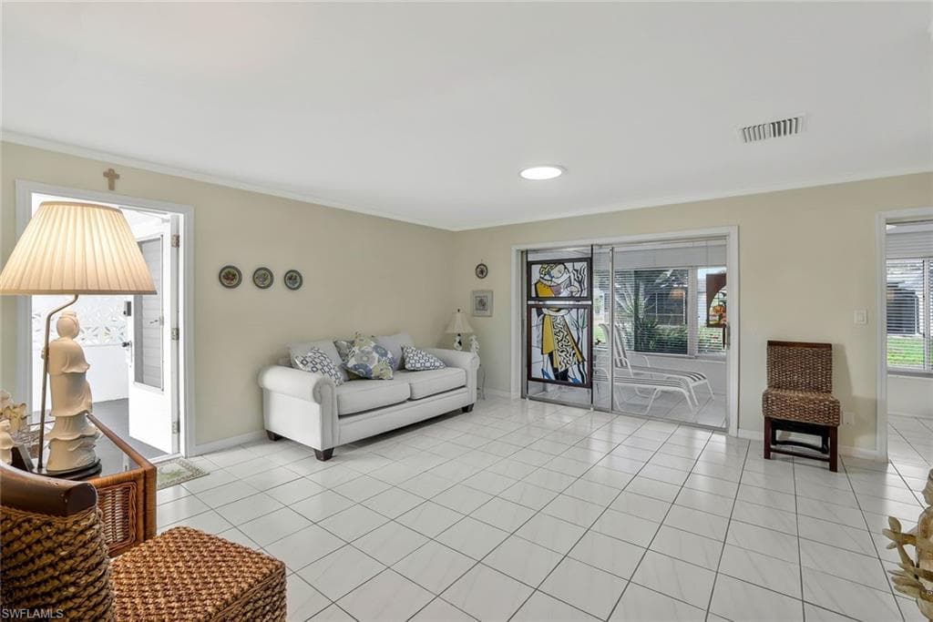 9 Hackney LN # A34, NAPLES FL 34112-2