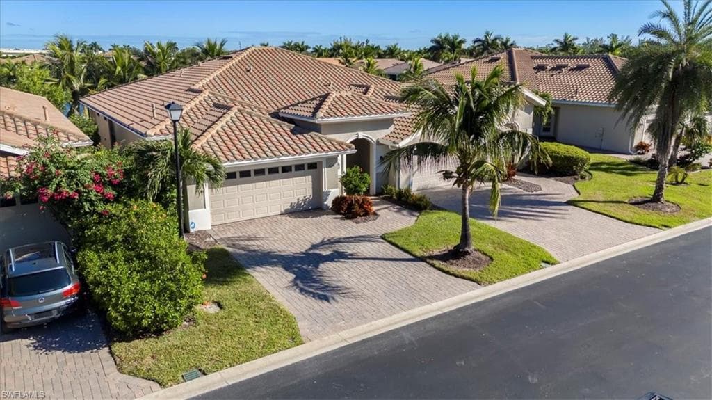 8160 Venetian Pointe DR, FORT MYERS FL 33908-1