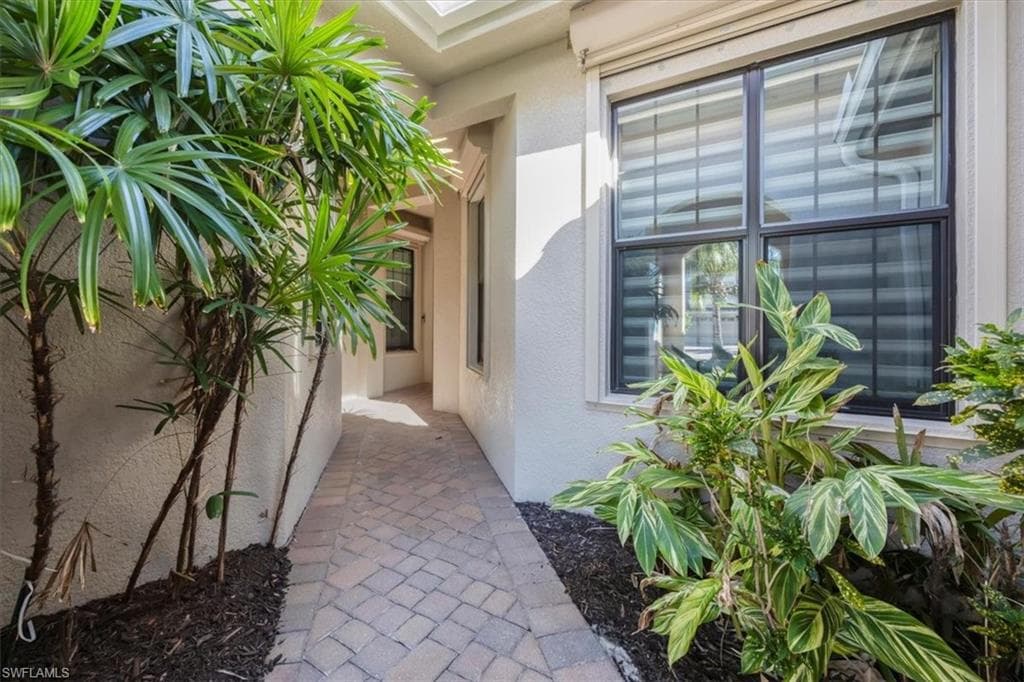 8160 Venetian Pointe DR, FORT MYERS FL 33908-4