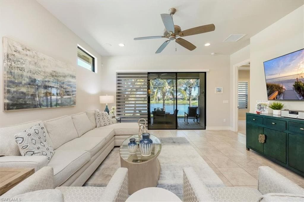 8160 Venetian Pointe DR, FORT MYERS FL 33908-8