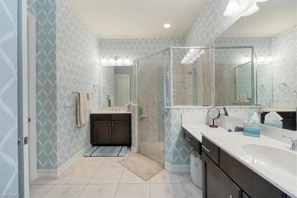 8160 Venetian Pointe DR, FORT MYERS FL 33908-24